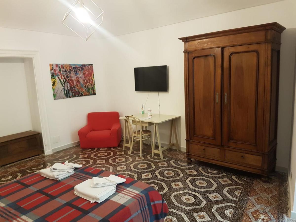 Gusterhouse Panzió Ivrea Kültér fotó